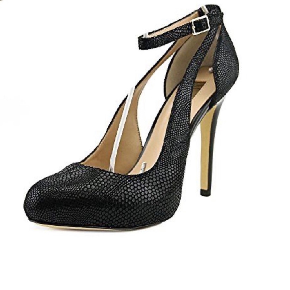 Snake embossed Black leather pumps